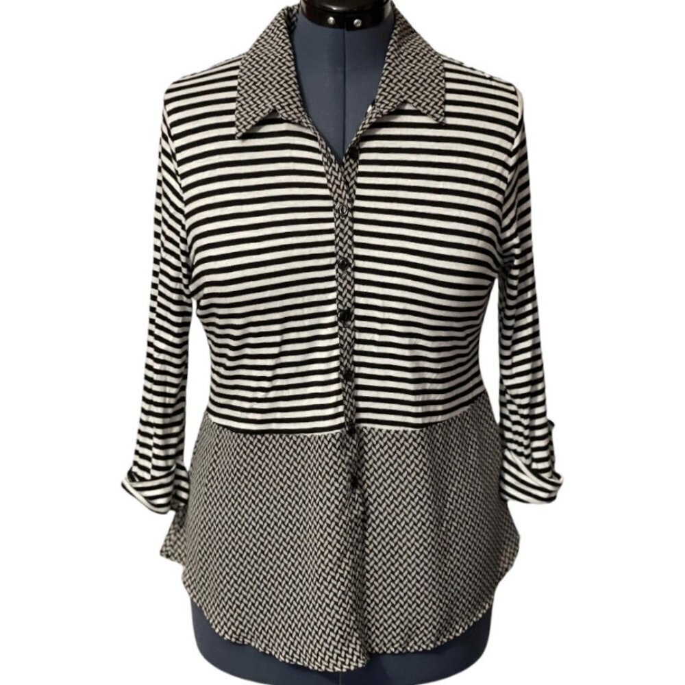 ROZ & ALI Black White Pattern Button Top Petite‎ XL Roll Tab Cuffs Rayon Stretch
